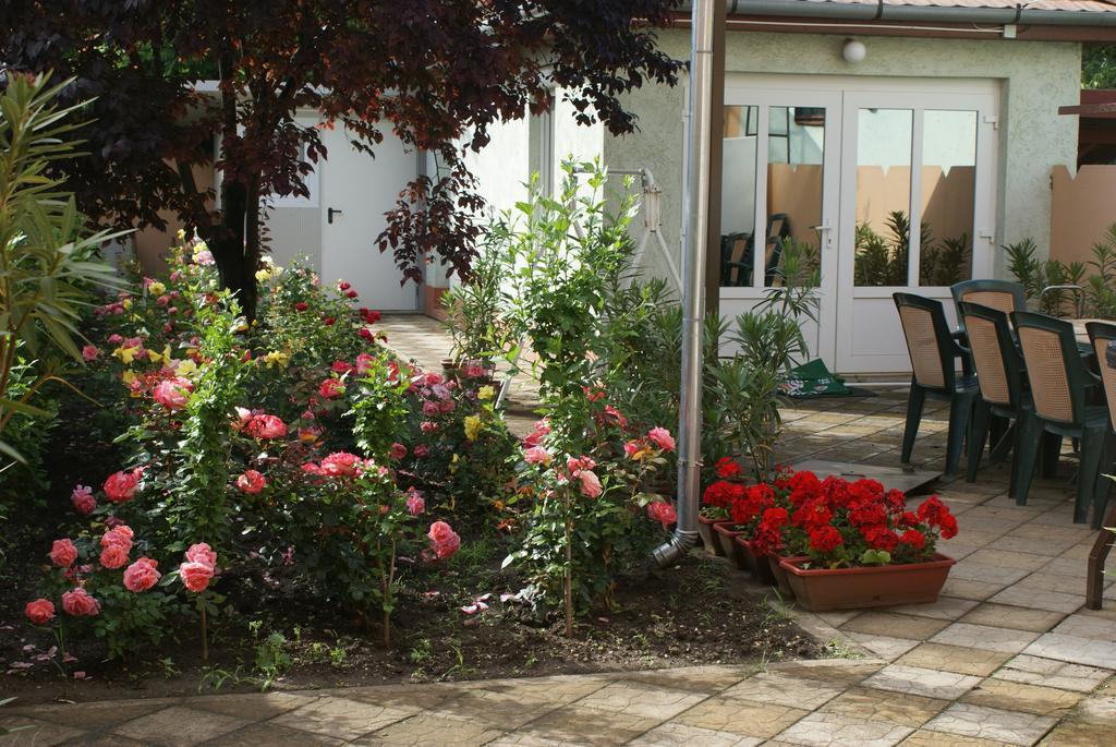 Rona Vendeghaz Hotel Hajduszoboszlo Exterior photo